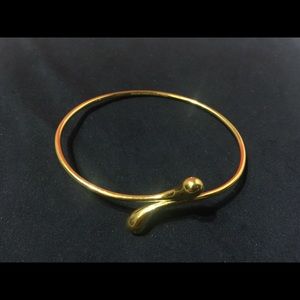 Elsa Peretti® 18K Elongated Teardrop Bangle